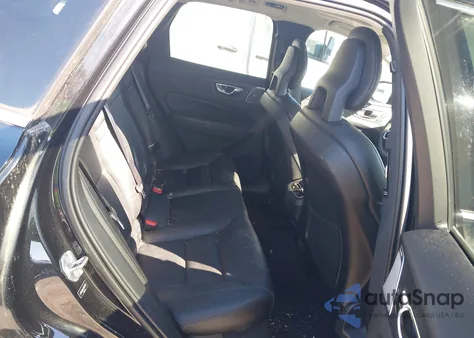 2018 Volvo Xc60 T6 Inscription z USA, uszkodzony, nr VIN LYVA22RL0JB122756